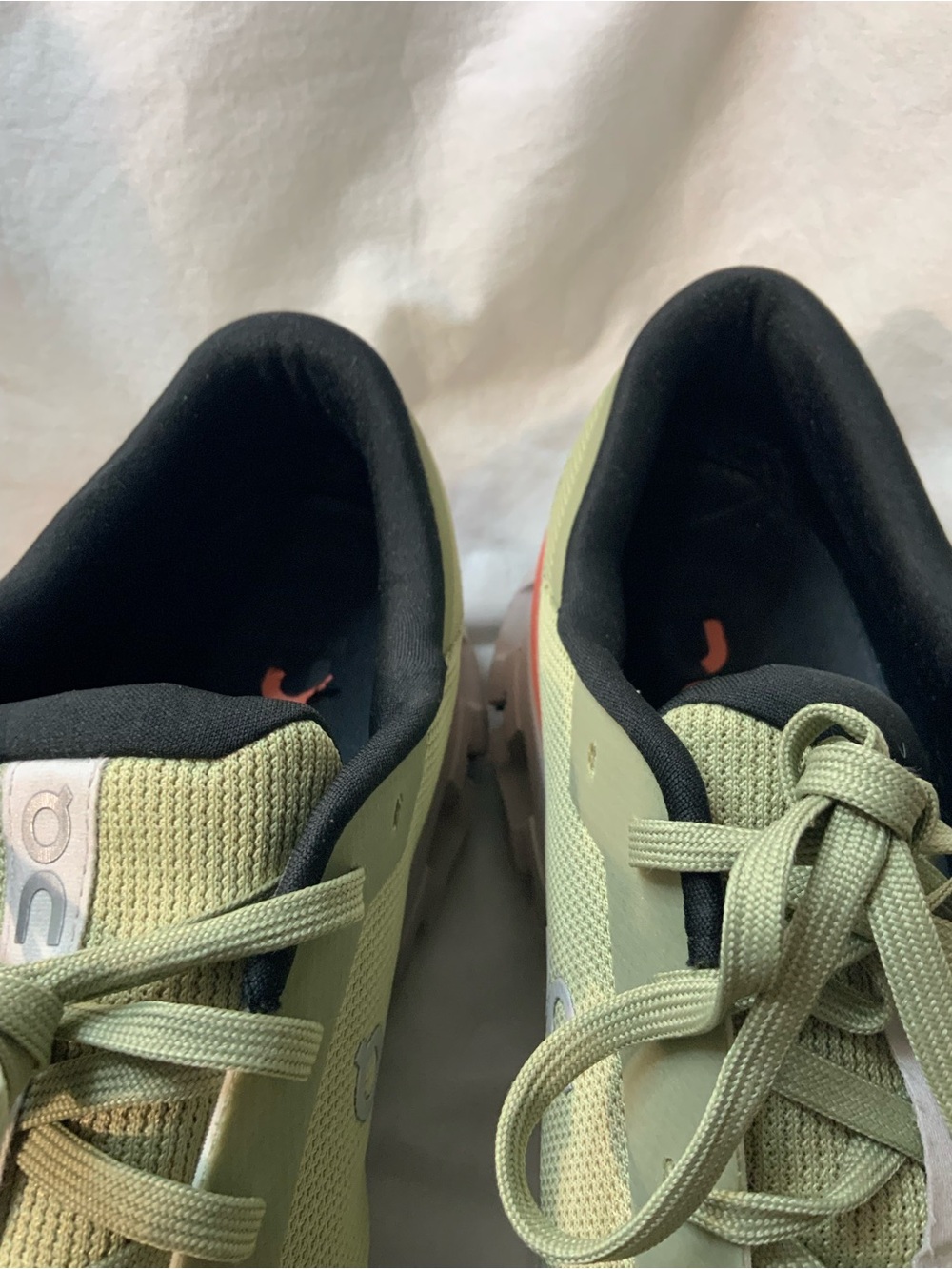 On Running Men’s Pale Green Breathable Lace-Up Running Shoes - Picture 6 of 8
